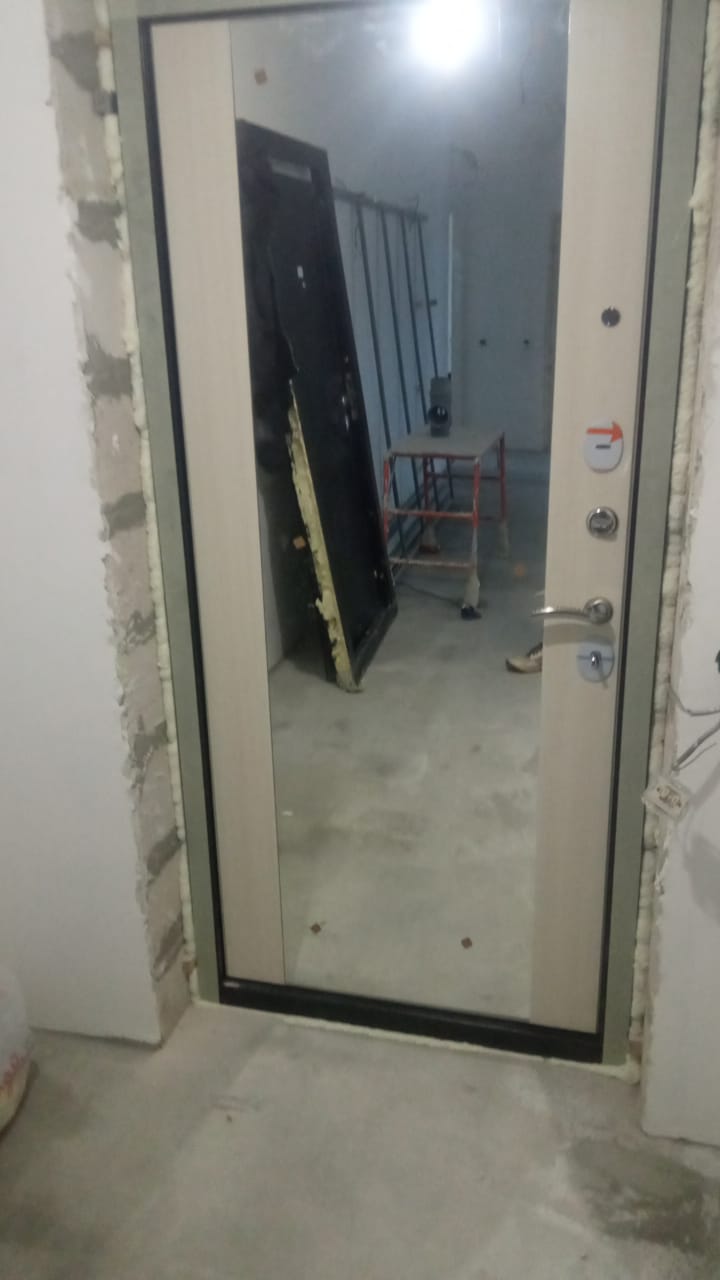 Процесс установки входной двери в Истре