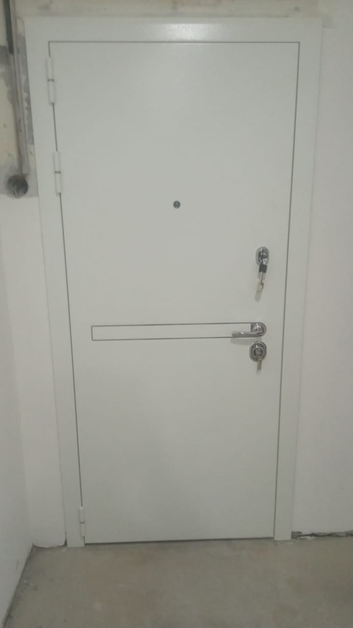 Процесс установки входной двери в Истре